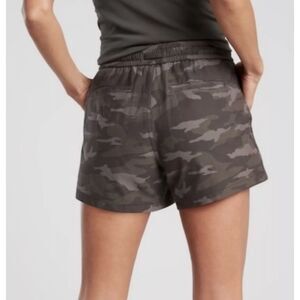 NWT Athleta Camo Farallon Shorts Drawstring Grey Green Plus Size 22